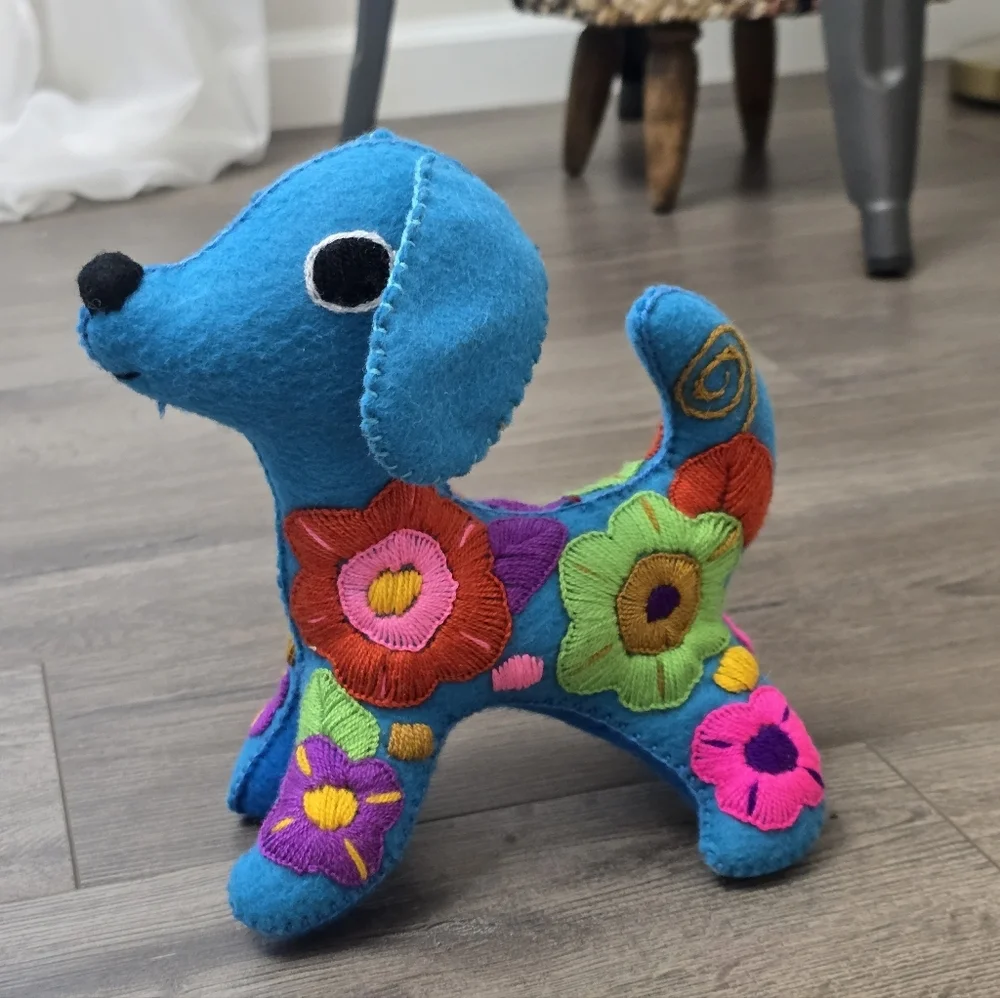 Hamdmade Felt Embroidered Folk Art Dog Colorful Fun Unique Art Deco - Picture 1 of 5